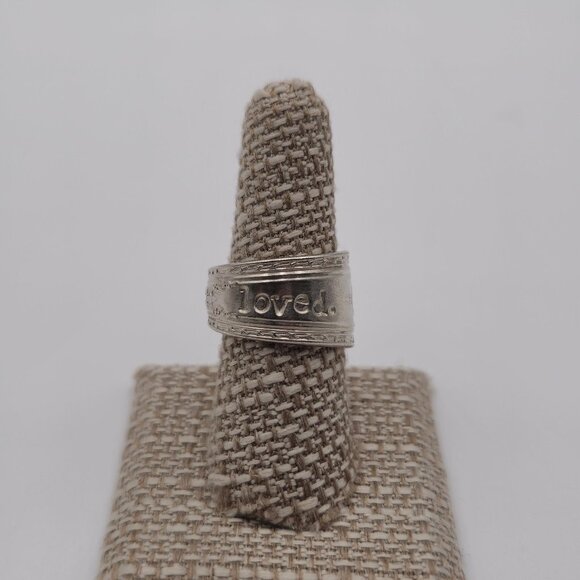 Size 8 Silver Tone Loved Word Spoon Ring A1984 - Picture 1 of 9